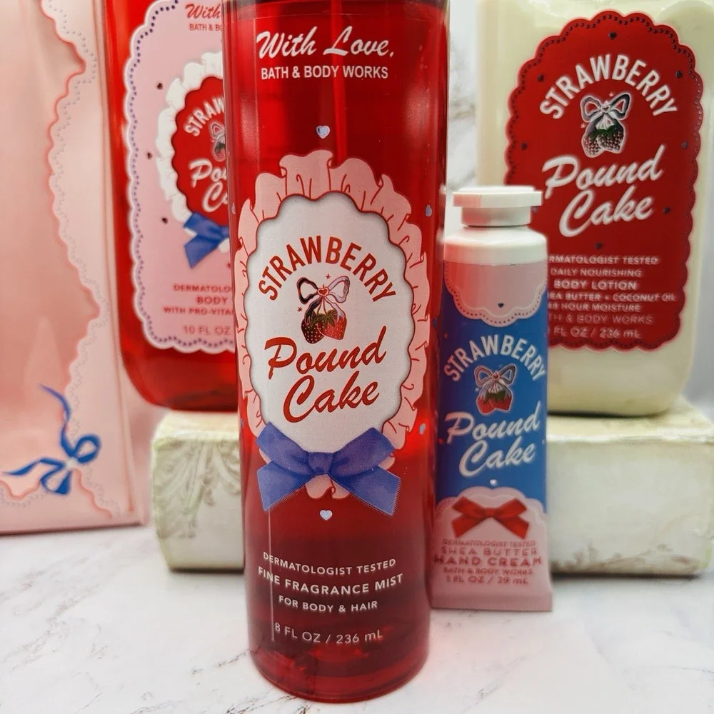 Bath & Body Works Strawberry Pound Cake With Love 4 Piece Gift Set New